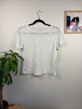KOTN White Short-Sleeve Crewneck Tee